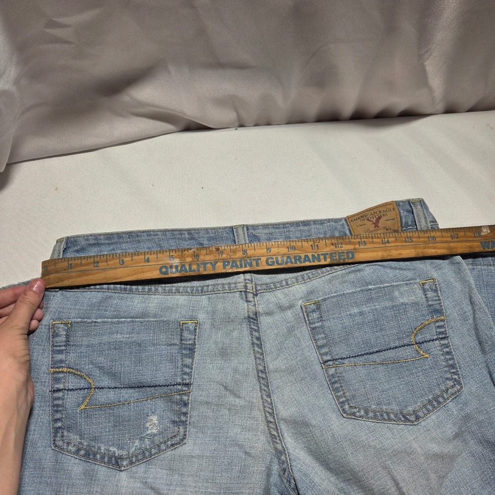 American Eagle Boyfriend Jeans Light Wash Distressed Denim Size 8 Classic Fit - Picture 6 of 8